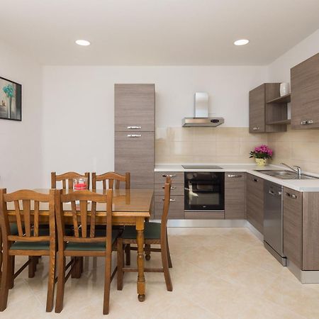 Sandy Beach Apartment Omiš Екстериор снимка