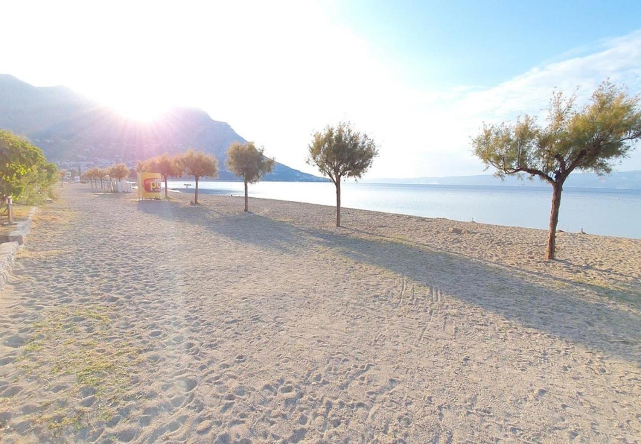 Sandy Beach Apartment Omiš Екстериор снимка
