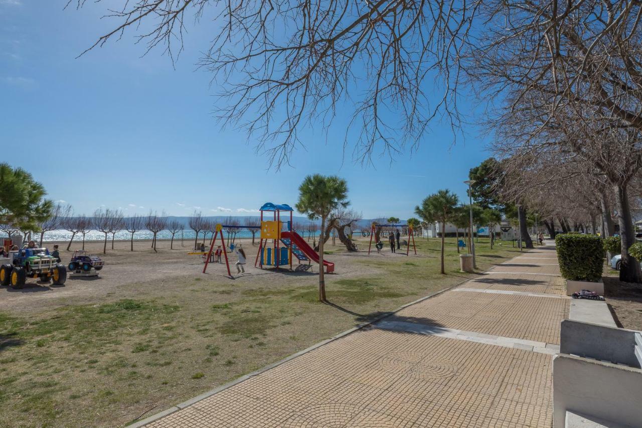 Sandy Beach Apartment Omiš Екстериор снимка