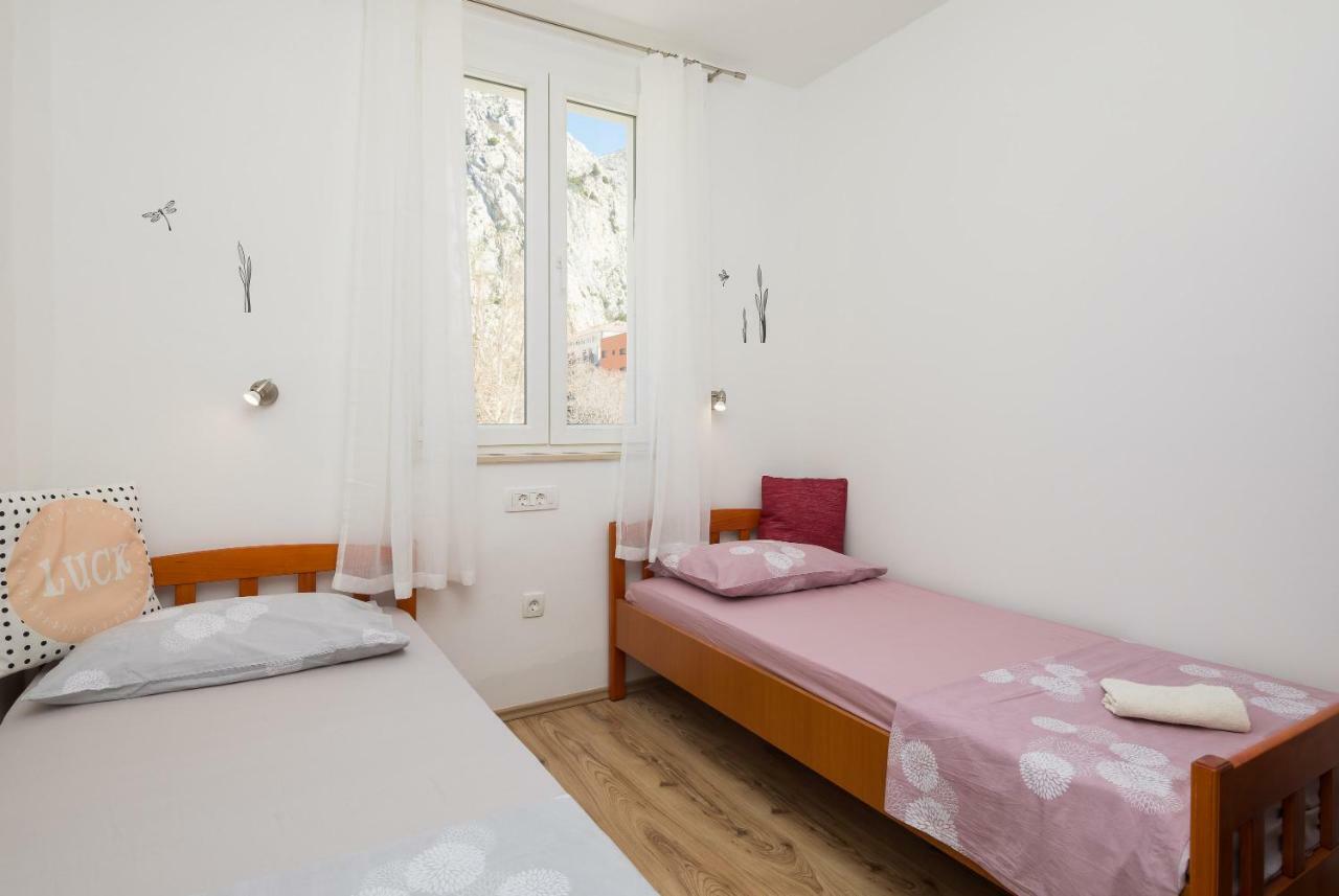 Sandy Beach Apartment Omiš Екстериор снимка